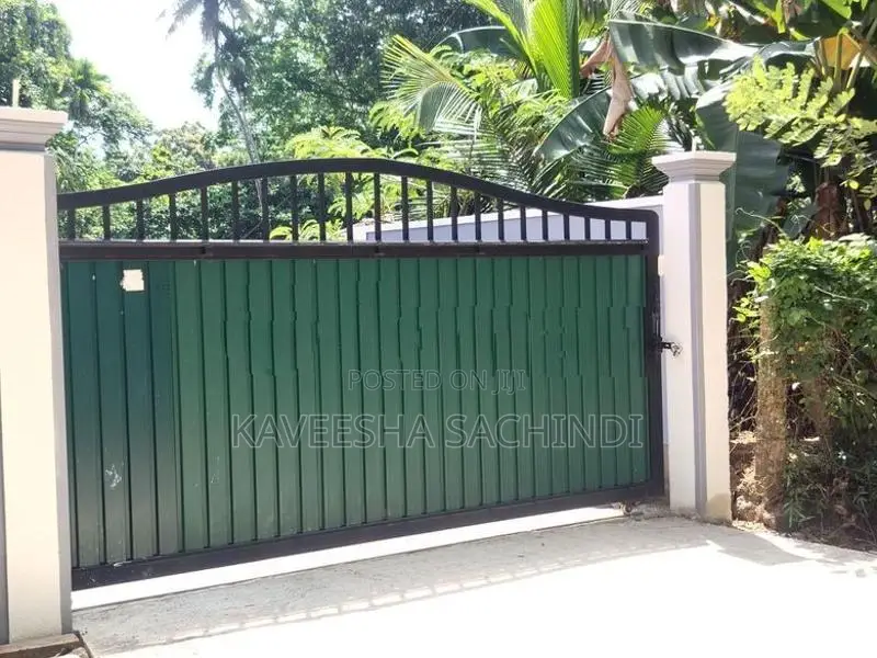 අලුතින්ම නිමකළ නිවසක් විකිණීමට අකුරැස්ස තිබ්බොටුවාව