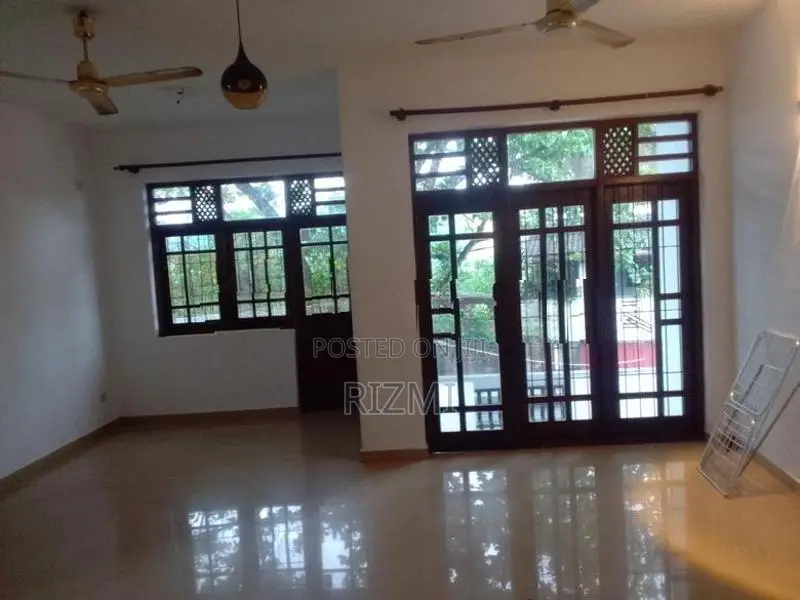3 storey 9BR separate units house for rent in dehiwala waidya road