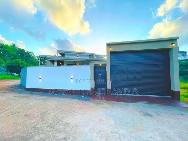 Brand New Spacious Solid Single Storey House in Kiriwaththuduwa