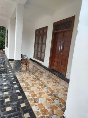 අලුතින්ම නිමකළ නිවසක් විකිණීමට අකුරැස්ස තිබ්බොටුවාව