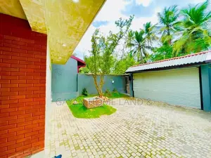 Brand New Villa Type Uncommon Design House in Piliyandala
