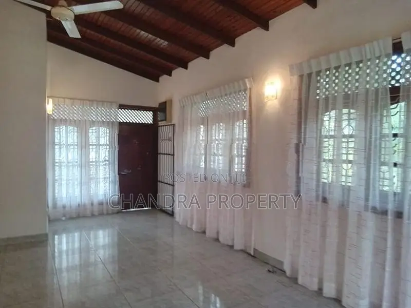 KANDANA (Town – Jude Mawatha) | Newly Built Luxury Houses for Rent