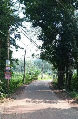 Prime 3.3-Acre Land with Excellent Development Potential in Dodangoda