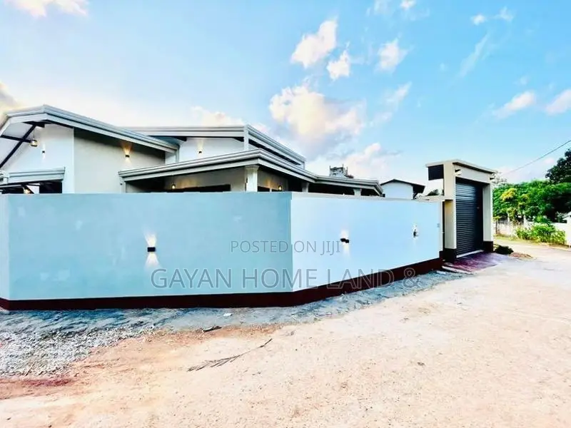 Brand New Spacious Solid Single Storey House in Kiriwaththuduwa
