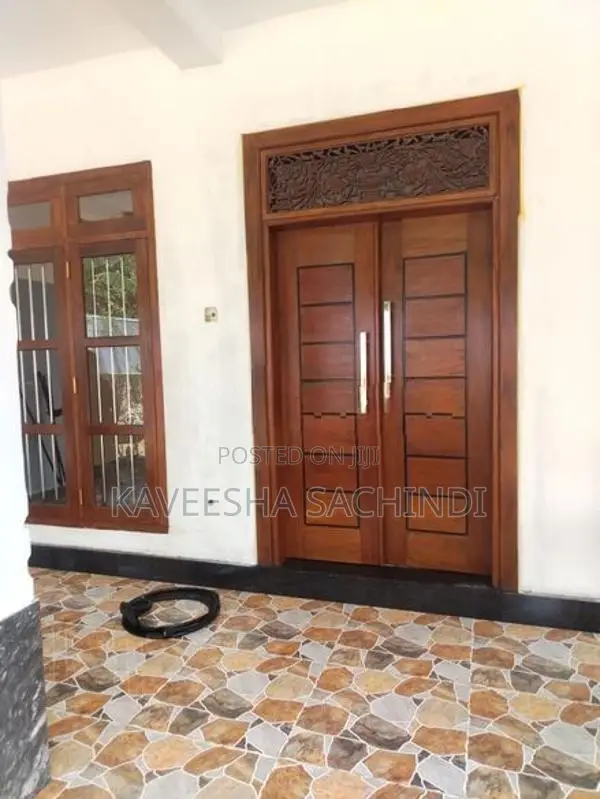අලුතින්ම නිමකළ නිවසක් විකිණීමට අකුරැස්ස තිබ්බොටුවාව