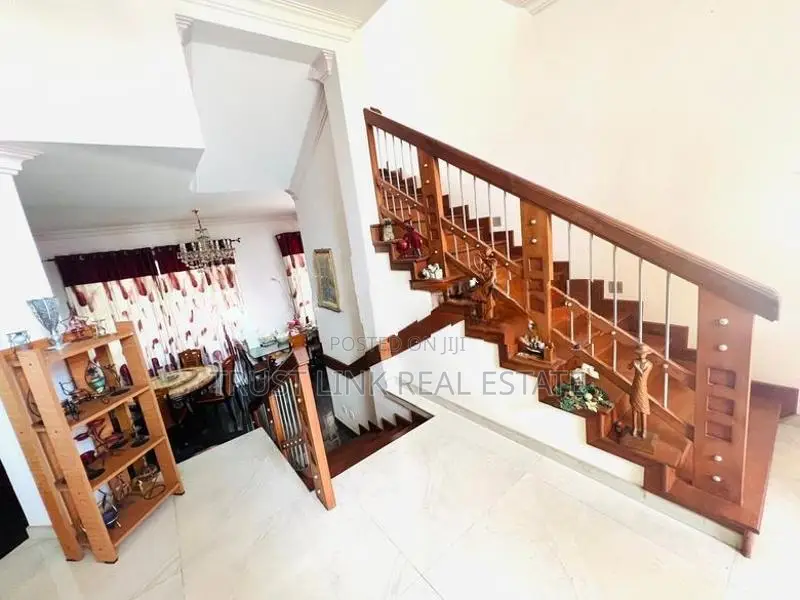 Luxury House for Sale in Kandana