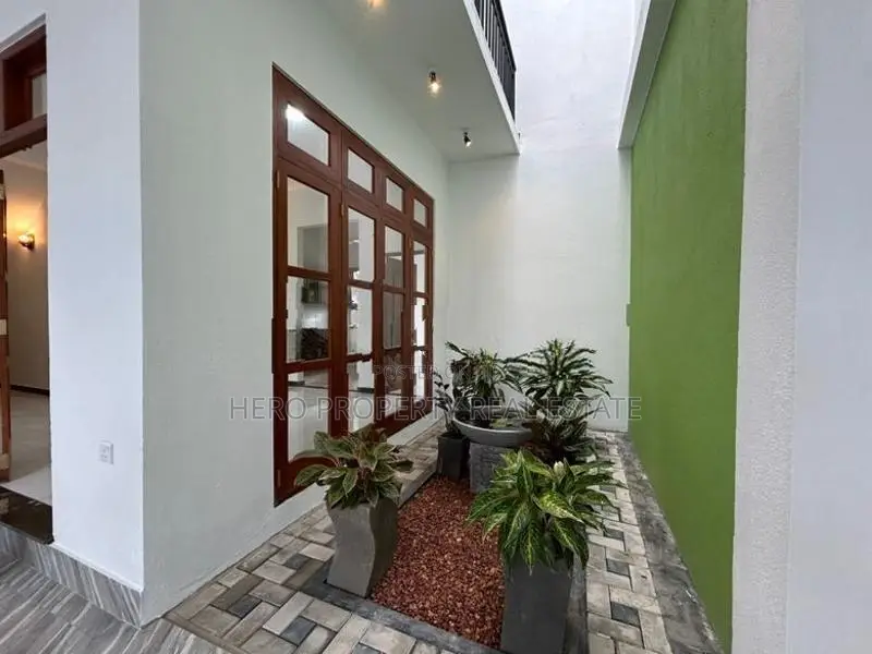 Brand new 05 Bedrooms House For Sale In Piliyandala