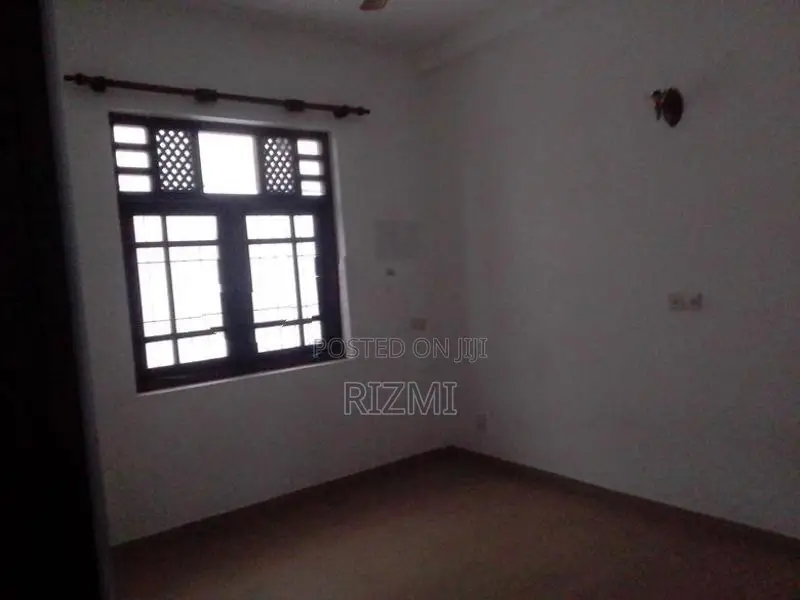3 storey 9BR separate units house for rent in dehiwala waidya road