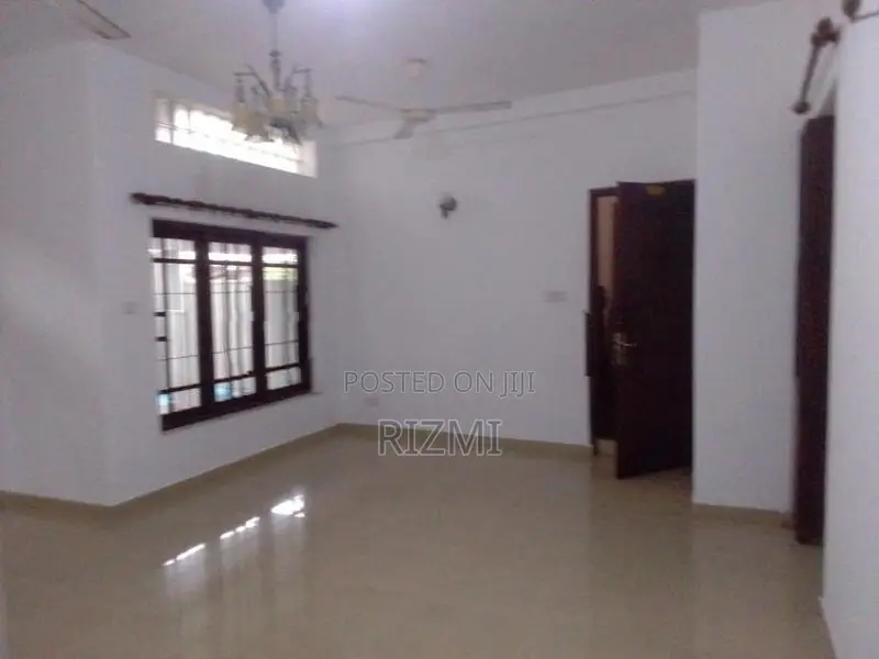 3 storey 9BR separate units house for rent in dehiwala waidya road