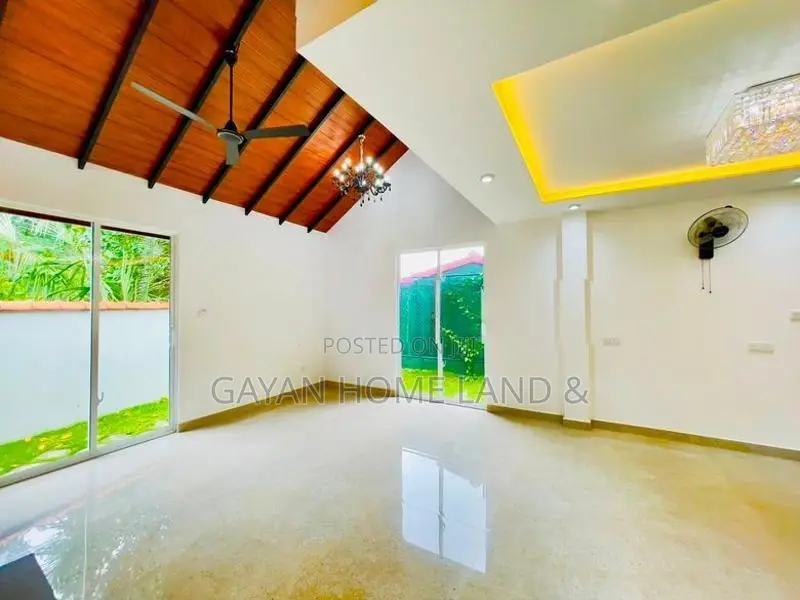 Brand New Villa Type Uncommon Design House in Piliyandala