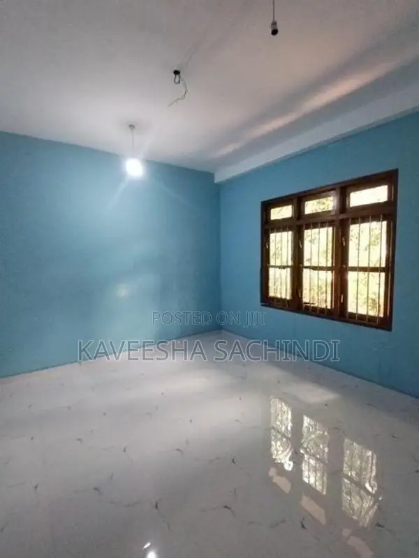 අලුතින්ම නිමකළ නිවසක් විකිණීමට අකුරැස්ස තිබ්බොටුවාව