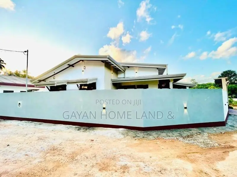 Brand New Spacious Solid Single Storey House in Kiriwaththuduwa