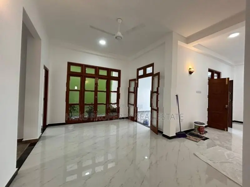 Brand new 05 Bedrooms House For Sale In Piliyandala