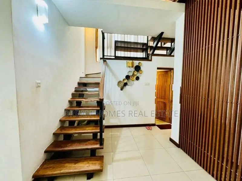 Stunning 2-Storey House for Sale in Thalawathugoda Town
