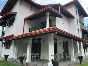 Kadawatha Expressway Entrance – 3-Storey House for Sale