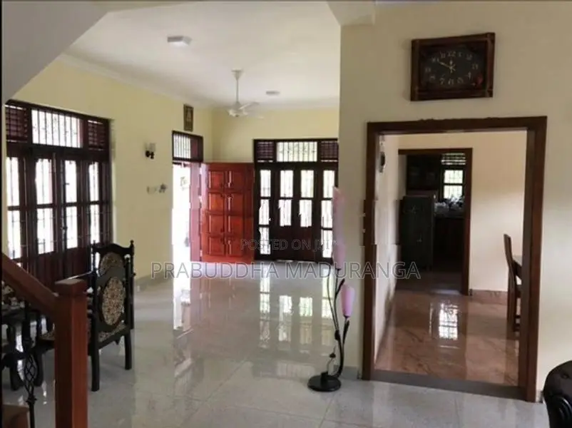 Kadawatha Expressway Entrance – 3-Storey House for Sale