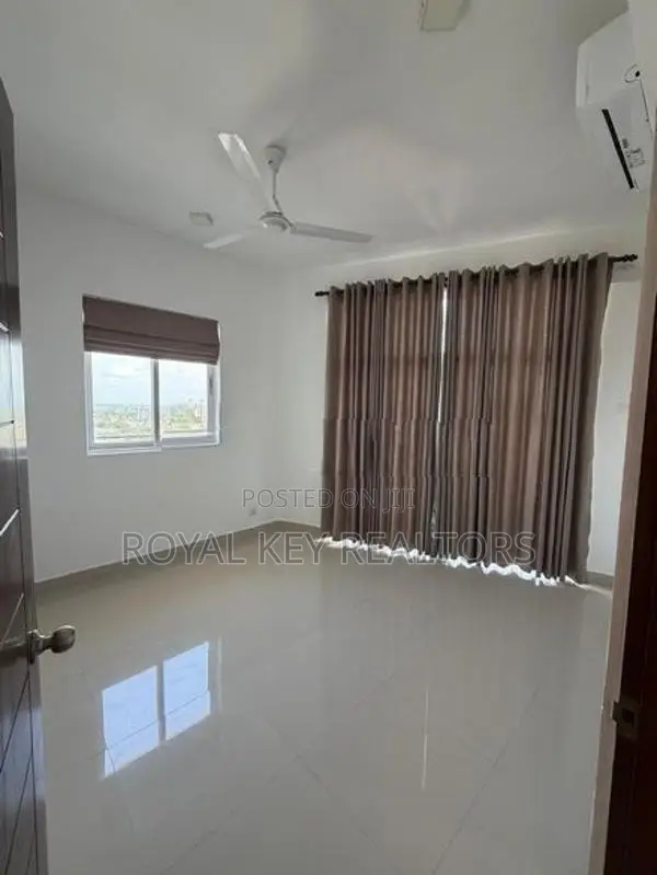 🏢 Barrington Tower - 03 Bedroom Unfurnished Apartment for Sale