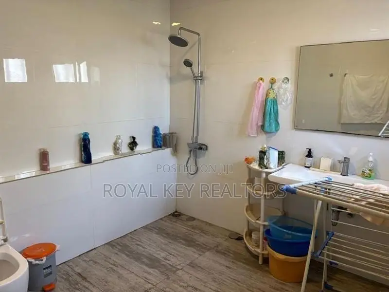 🏡 06 Bedroom House for Sale In Colombo