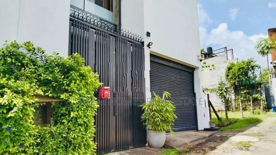 Architectural Designed Luxury 3-Story House for Sale – Battaramulla
