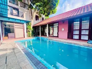 Luxury 4 Bedroom House with Swimming Pool in Thalapathpitiya
