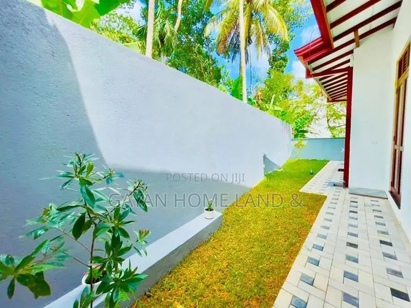වගකීමක් සහිත අලුත්ම නවීන පන්නයේ නිවසක් විකිණීමට කහතුඩුව