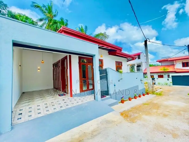 වගකීමක් සහිත අලුත්ම නවීන පන්නයේ නිවසක් විකිණීමට කහතුඩුව