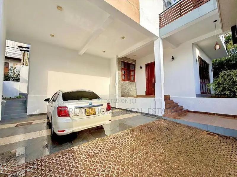 Premium 3-Storey Luxury Residence for Sale in Kotte – Baddagana