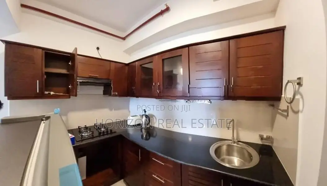 Three bedroom unfinished apartment for rent in oval view Colombo 8