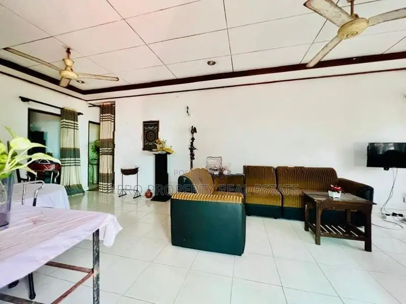 HNS110 - Valuable 20 Perches Land for Sale in Athurugiriya