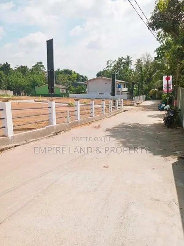 Near Minuwangoda Rd Walking Distance to Colombo 5 Kurunegala Road Ekal