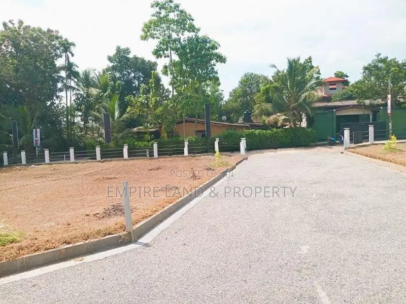 Near Minuwangoda Rd Walking Distance to Colombo 5 Kurunegala Road Ekal