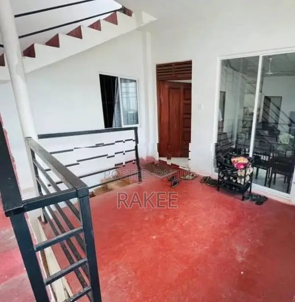 2 Floor House Brandiyawatta Wellampitiya