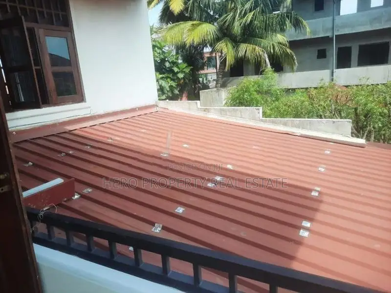 Upstairs House for Rent in Akkarapanaha