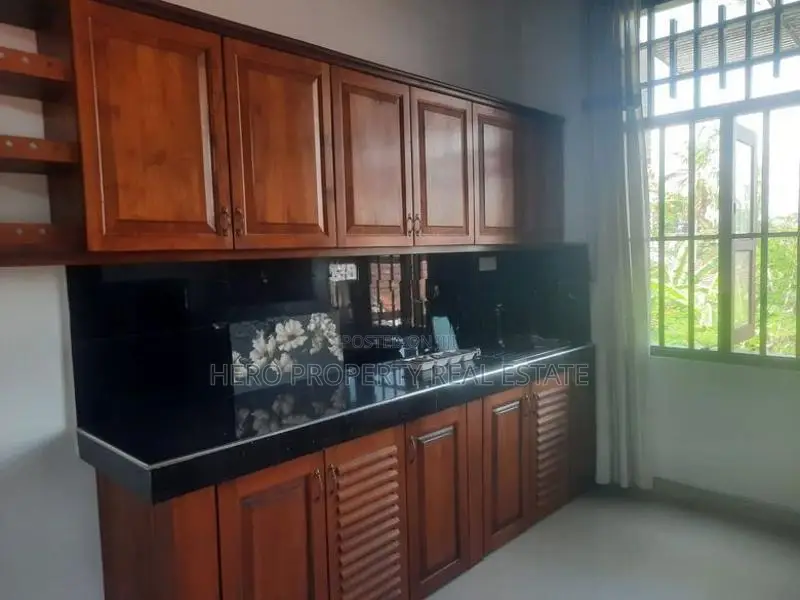 Upstairs House for Rent in Akkarapanaha