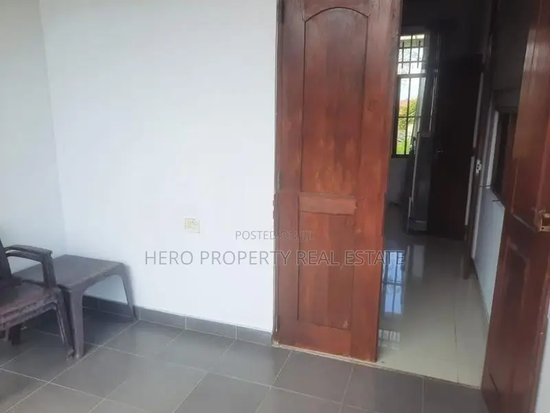 Upstairs House for Rent in Akkarapanaha