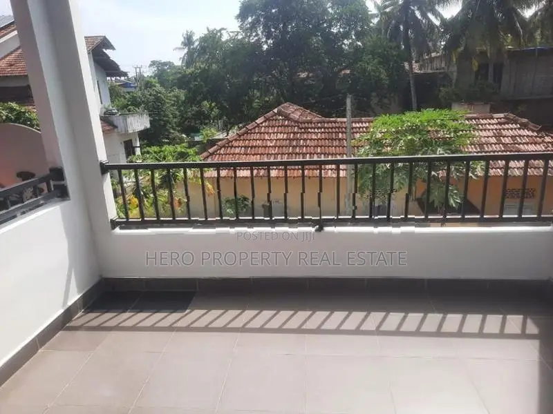 Upstairs House for Rent in Akkarapanaha