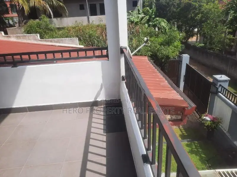 Upstairs House for Rent in Akkarapanaha