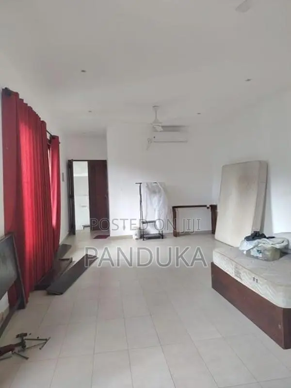 Luxury 9-Bedroom Villa with Office Spaces in Nawala
