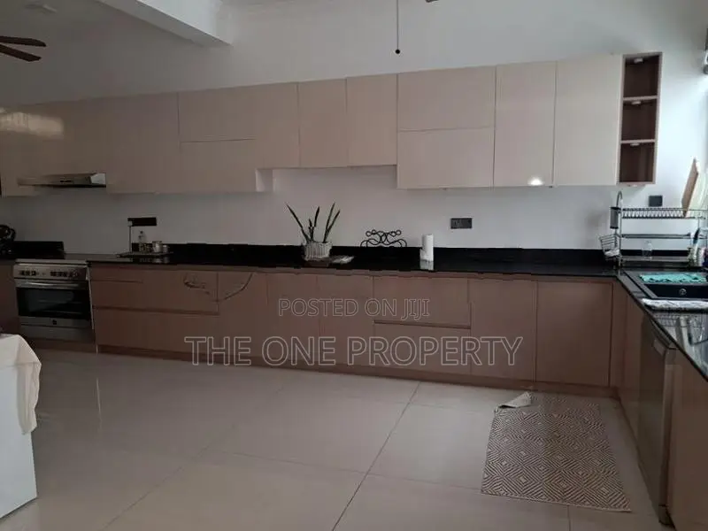 Luxury 6 Bedroom House for Rent - Rajagiriya