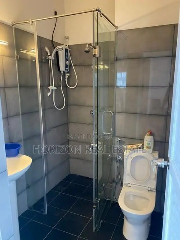 Two bedroom unfurnished apartment for rent in oval view Colombo 8