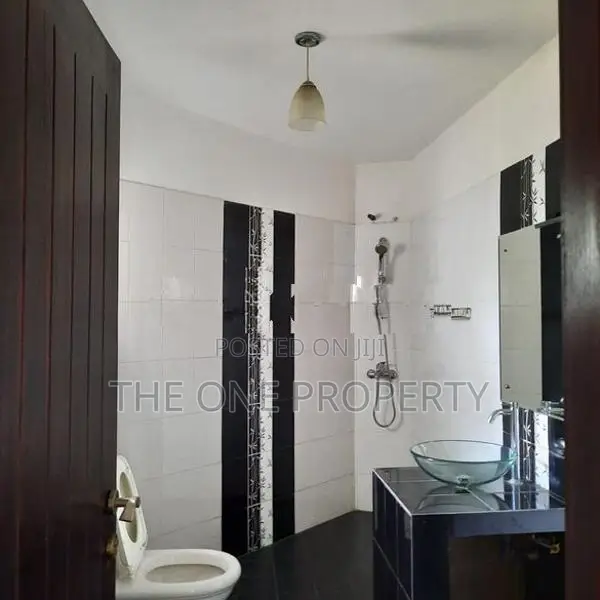 3 Bedroom upstairs house for Rent - Fairfield gardens Colombo 8