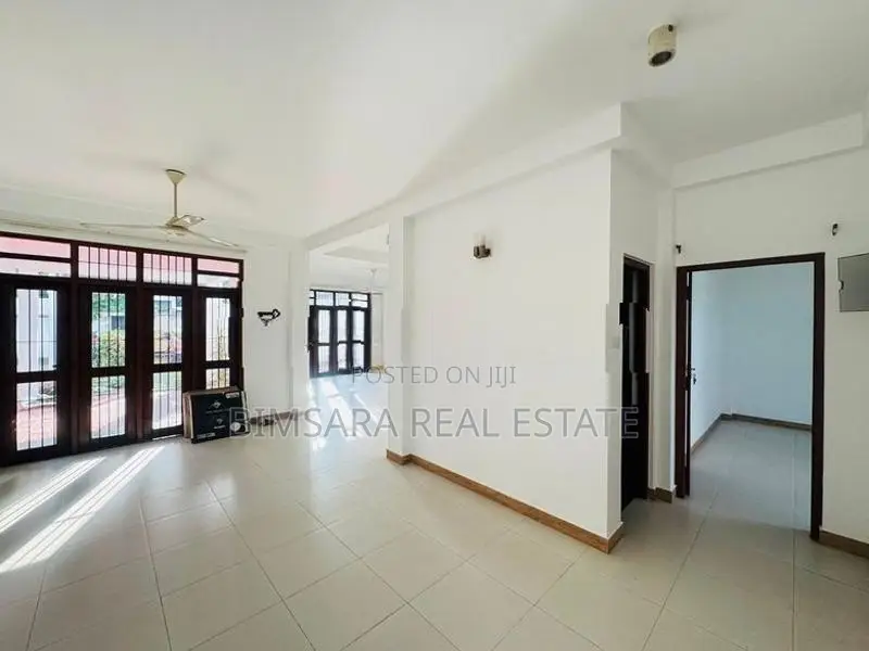 MODERN 4BR SPACIOUS HOUSE IN SURIYAMAL MAWATHA, DELKANDA | LH03708