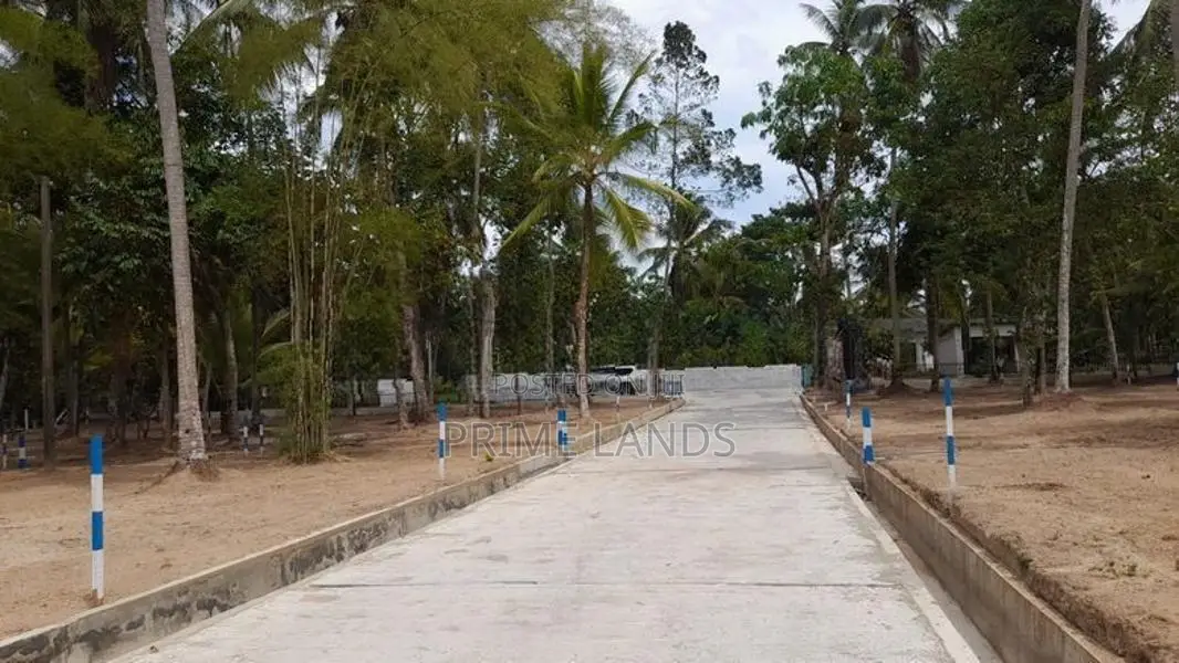 මිනුවන්ගොඩ වටිනපහ කොළඹ පාරට 800m බිම්කොටස්