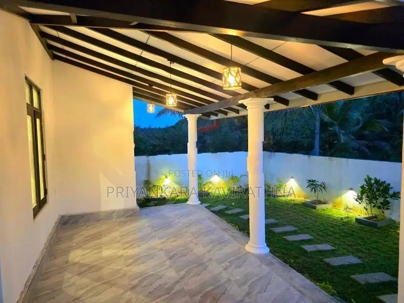 අලුත්ම අලංකාර නිවස විකිනීමට කිරිවත්තුඩුව