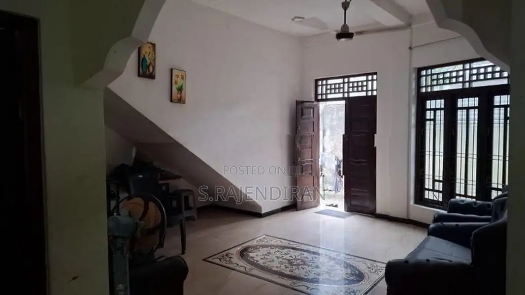 urgent sale Two-units House for in Wellampitiya