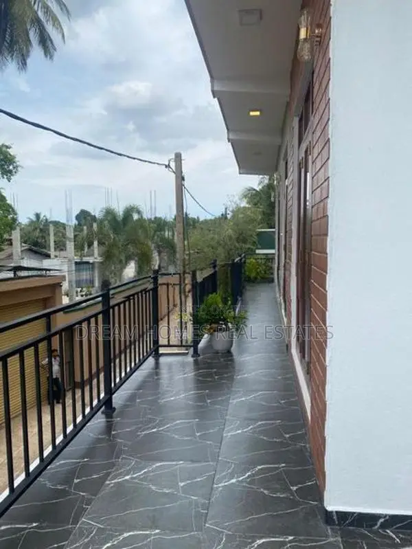 Fully Equipped 3-Storey House for Sale – Enderamulla