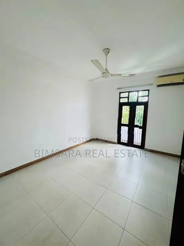 MODERN 4BR SPACIOUS HOUSE IN SURIYAMAL MAWATHA, DELKANDA | LH03708