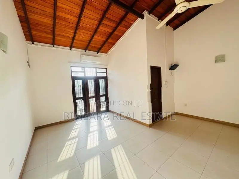 MODERN 4BR SPACIOUS HOUSE IN SURIYAMAL MAWATHA, DELKANDA | LH03708