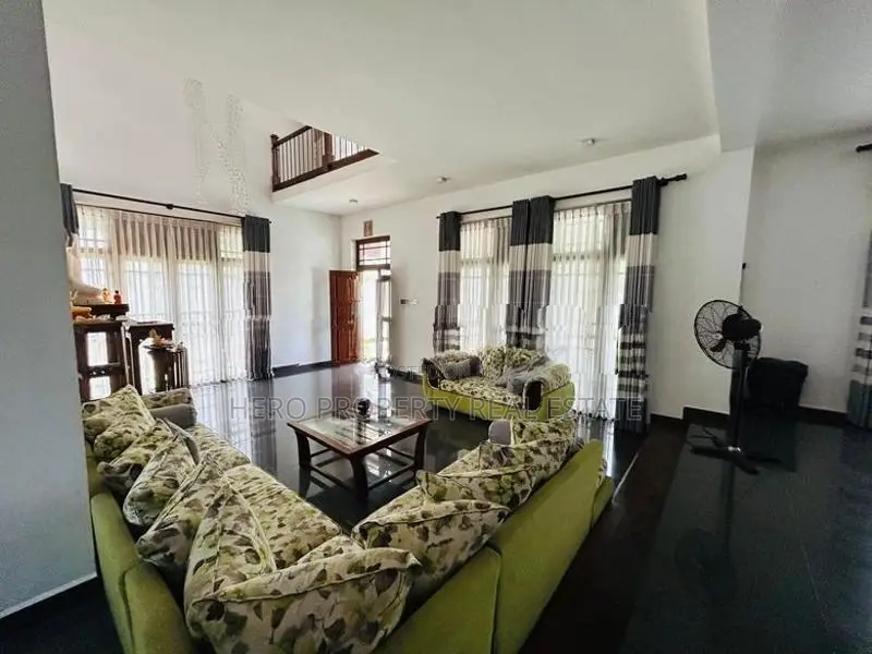 Modern House with 8 bedrooms and bathrooms for Rent in Pannipitiya