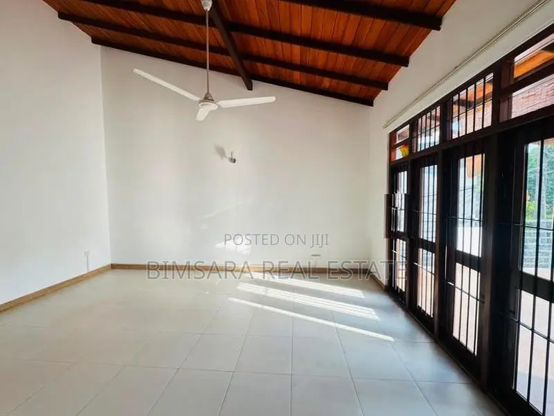 MODERN 4BR SPACIOUS HOUSE IN SURIYAMAL MAWATHA, DELKANDA | LH03708